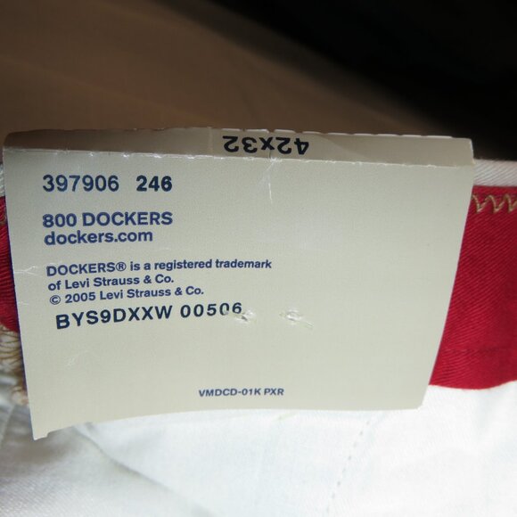 Dockers Iconic Khaki Pants Vintage 2005 Relaxed Fit Beige NEW NWT Mens 42 x 32 - Picture 8 of 16